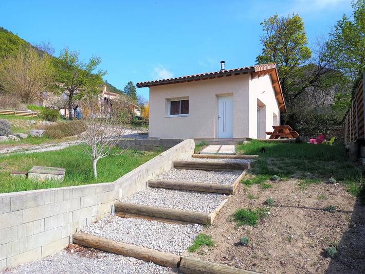 Gîte pour 4 personnes, avec terrasse et jardin