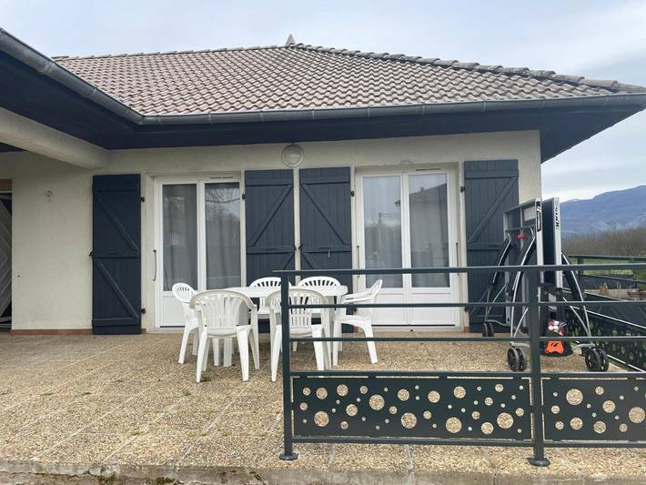 Location de vacances pour 6 personnes, avec Terrasse ainsi que Jardin et Vue à Chatte (bateau)