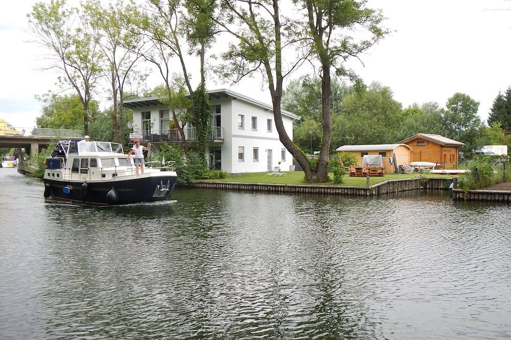 Ganze Wohnung, Ferienhaus Seebrise Moderne Fw am See ,  Ruderboot inklusive nach Verfügbarkeit in Storkower See, Storkow