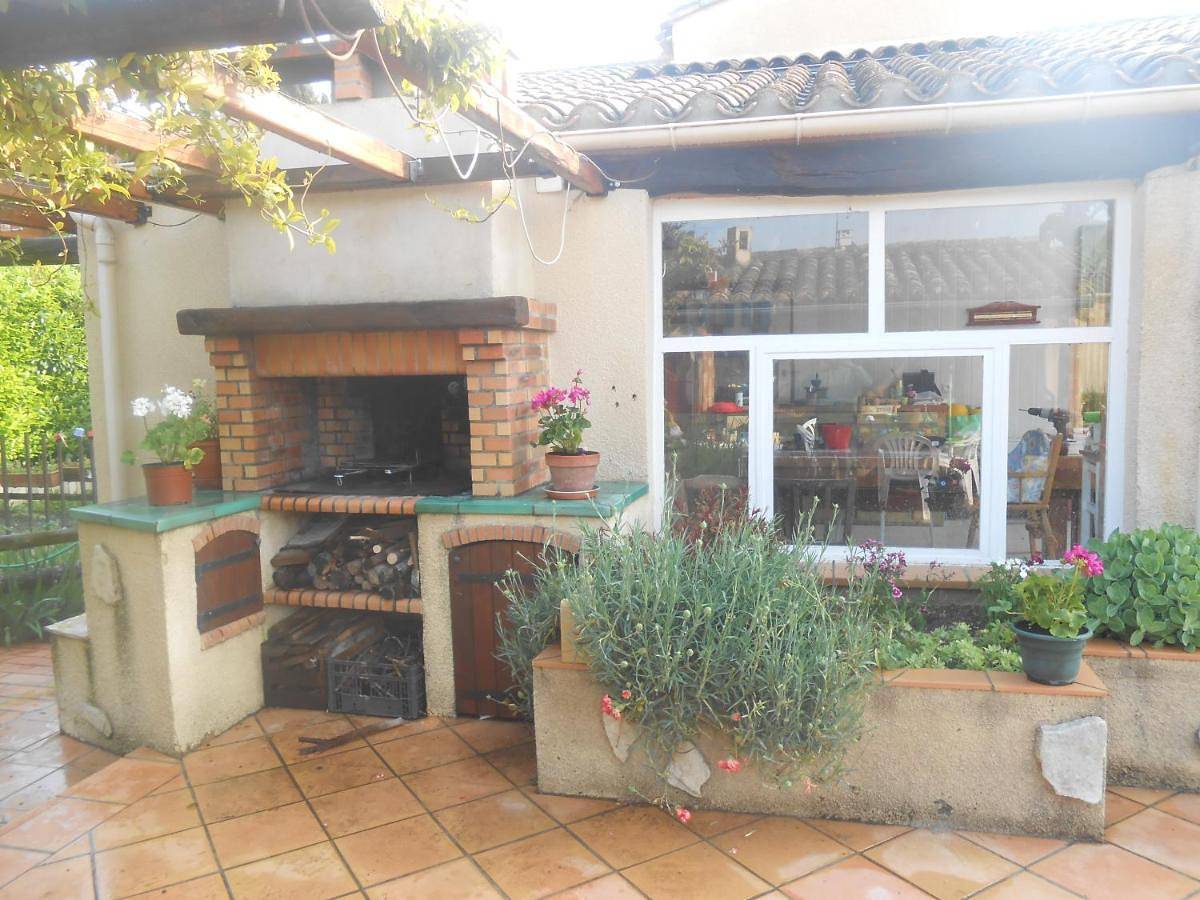 Appartement entier, One-Bedroom Apartment in Villeneuve-la-Comptal, Région de Carcassonne