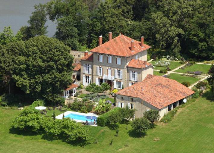 Alojamiento y desayuno para 2 personas, con terraza y piscina además de jardín y vistas - 1