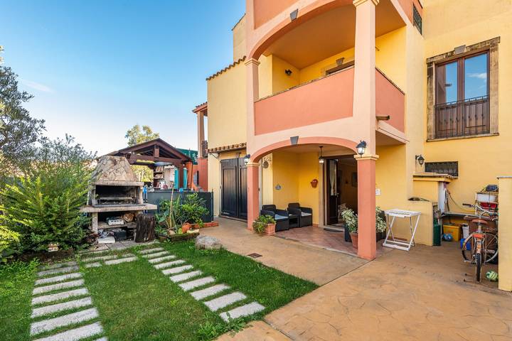Villa Gialla Castiadas avec vue sur la montagne, terrasse et A/C in Olia Speciosa, Castiadas