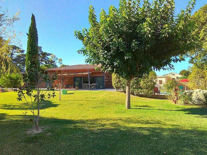 Appartement de vacances pour 3 personnes, avec Terrasse ainsi que Jardin et Piscine