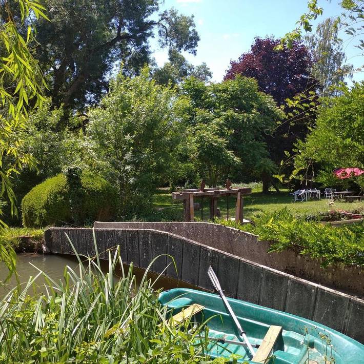 Location de vacances pour 4 personnes, avec jardin ainsi que vue et piscine à Baugé-en-Anjou - 3