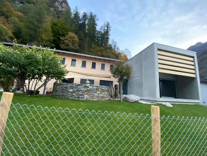 Ferienhaus für 6 Personen, mit Garten und Ausblick in Brione