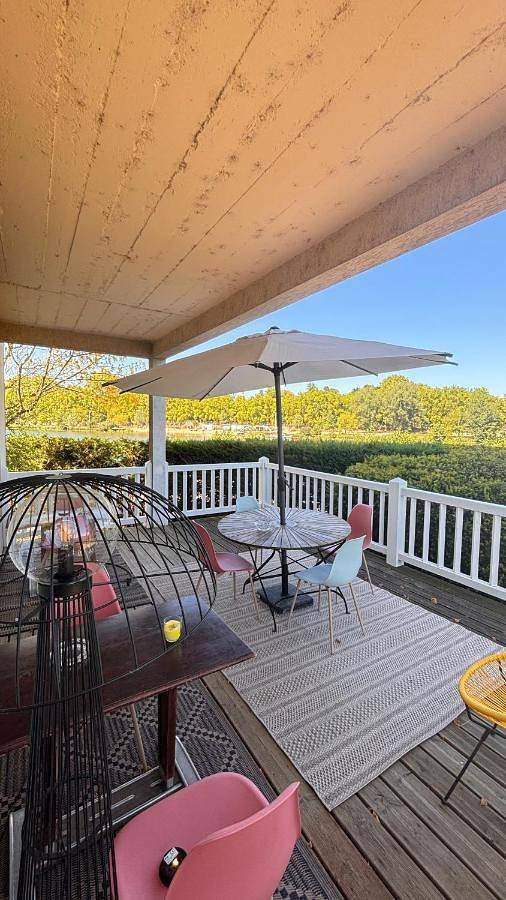 Location de vacances pour 8 personnes, avec balcon et piscine ainsi que vue et jardin à Bellerive-sur-Allier - 3