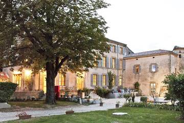 Gîte pour 16 personnes, avec jardin à Montmeyran
