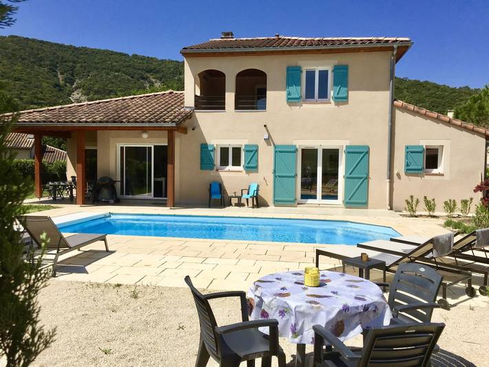 Villa pour 8 personnes, avec jardin ainsi que piscine et balcon à Vallon-Pont-d'Arc - 2