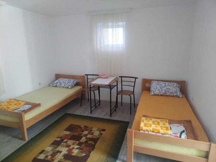 Gîte pour 2 personnes, avec jardin dans Kursumlija