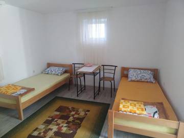 Gîte pour 2 personnes, avec jardin dans Kursumlija