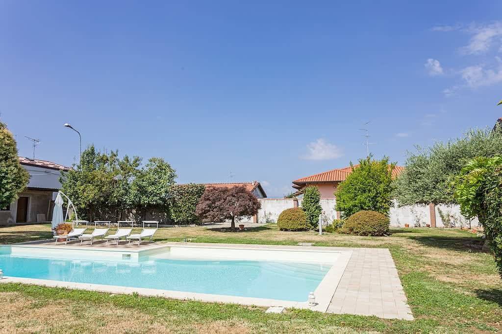 Ferienhaus für 13 Personen mit Garten in Divignano, Novara Provinz