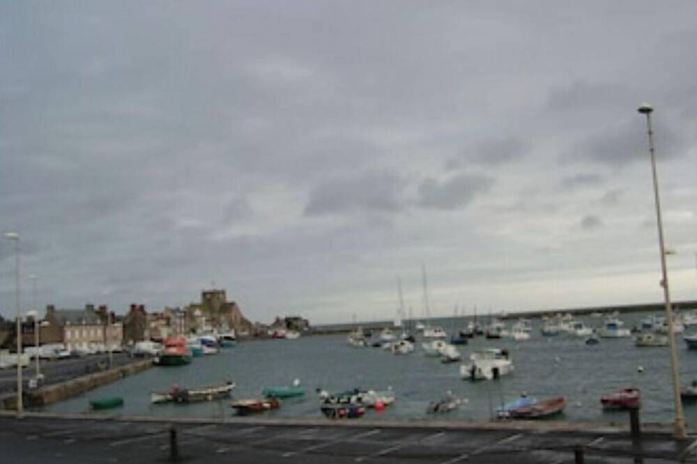 Entire apartment, Ground floor apartment in Barfleur, Cherbourg region