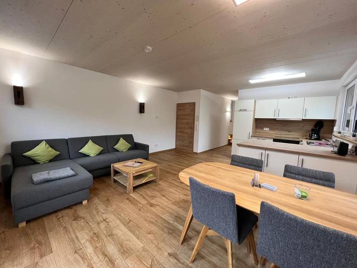 Ferienwohnung für 2 Personen, mit Balkon und Terrasse sowie Garten und Ausblick in Riedenberg