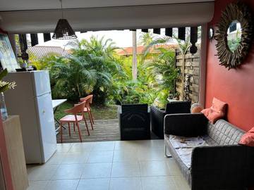 Gîte pour 2 personnes, avec piscine et vue ainsi que jardin et terrasse dans Anse Caritan