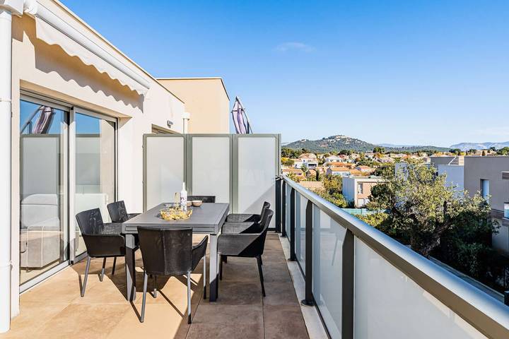 Appartement de vacances entier, Moderne, piscine, parking privé, climatisation, 2 chambres in Six-Fours-les-Plages, Côte méditerranéenne (France)