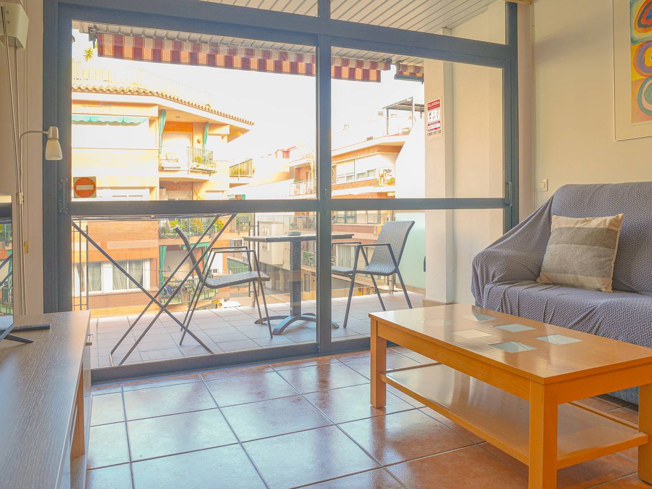 Apartamento entero, Apartamento renovado con terraza, cerca de la playa y parking in Pineda de Mar, Costa del Maresme