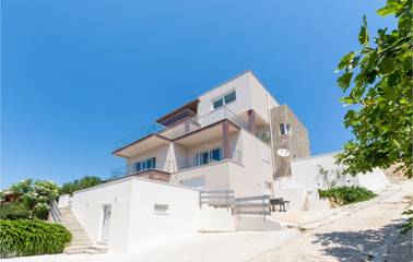 Ferienwohnung für 4 Personen, mit Pool und Terrasse in Dalmatien