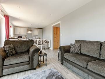 Log Cabin for 4 People in Hemswell, Lincolnshire, Photo 3