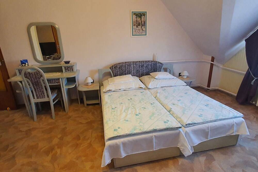 Entire apartment, Holiday apartment in a quiet area in Keszthely, Keszthely region
