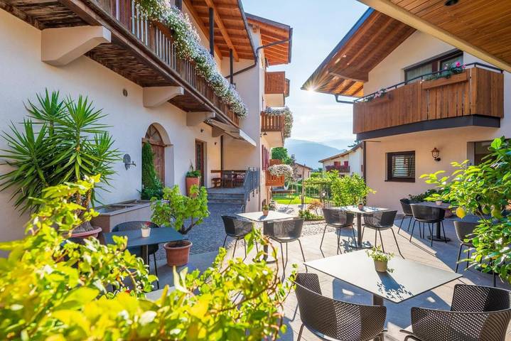 B&B für 4 Personen, mit Balkon und Terrasse sowie Garten und Ausblick in Südtirol