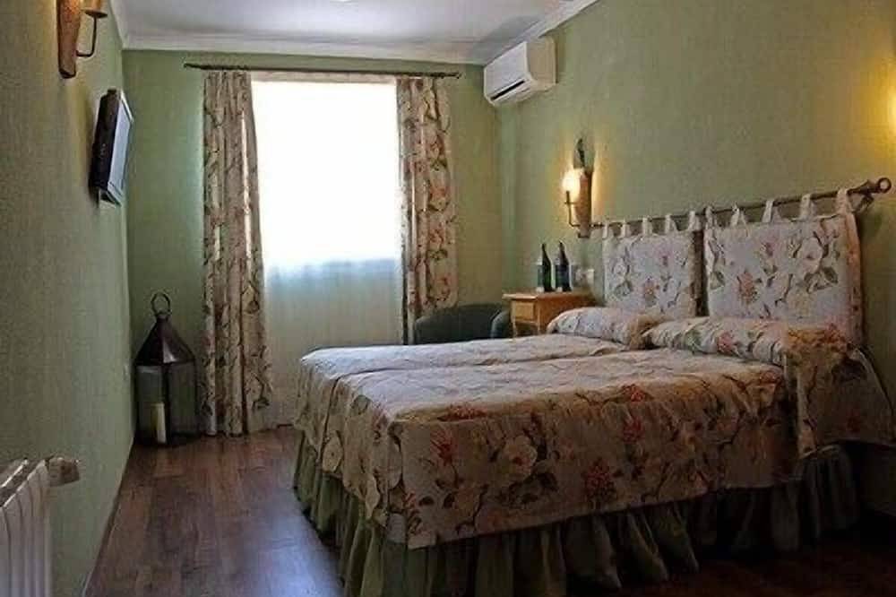 Cottage mit Charme und mit großem Garten, Pool und Terrasse. in Écija (Sevilla), Écija