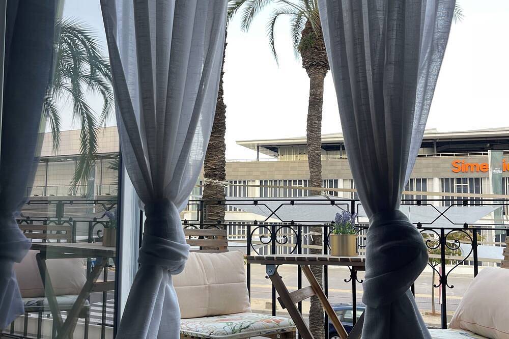 Appartamento intero, Spacious Private Apartment Buenavista with Rooftop in Grao - Centrally Located  in Castellon de la Plana, Costa dell'Azahar