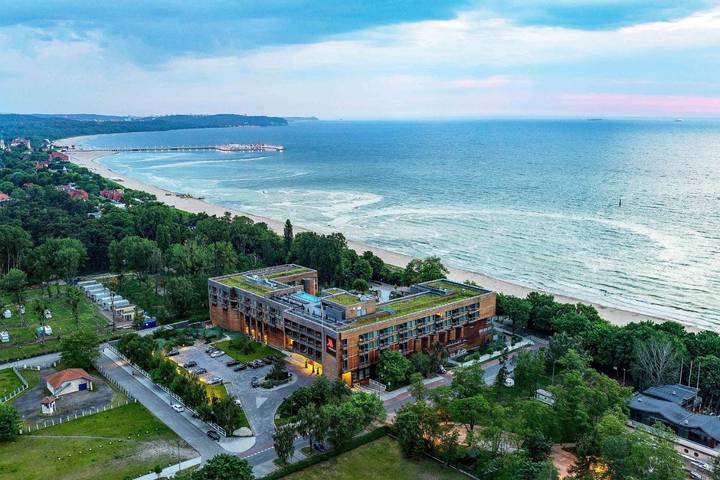 Hotel für 3 Personen, mit Balkon und Whirlpool sowie Terrasse und Garten