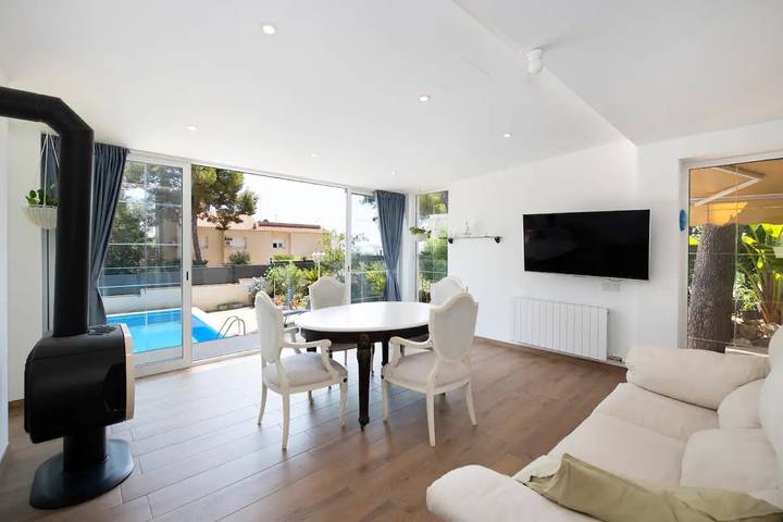 Holiday rental for 6 people, with Balcony and Garden in Castelldefels