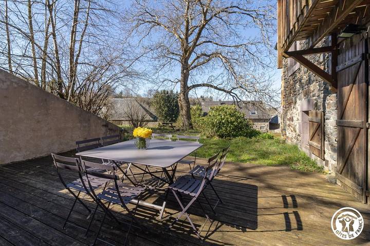 Gîte pour 8 personnes, avec jardin et terrasse à Saint-Bonnet-près-Orcival - 2