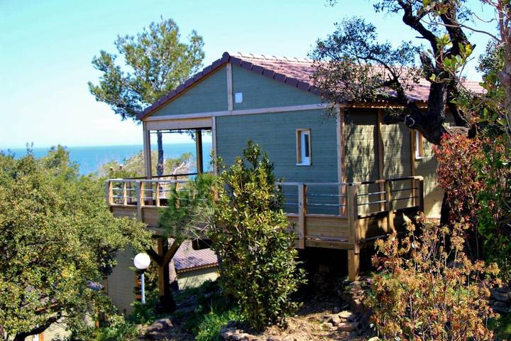 Camping pour 5 personnes, avec piscine ainsi que terrasse et jardin, animaux acceptés