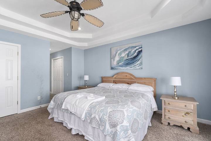 Vacation rental for 24 people, with hot tub and yard, with pets in Sandbridge