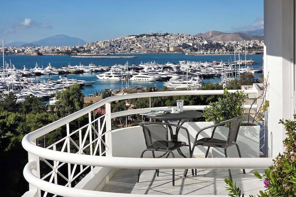 Entire apartment, Νice Sea View Elegant Apartment in Marina Floisvos in Athens, South section of Athens