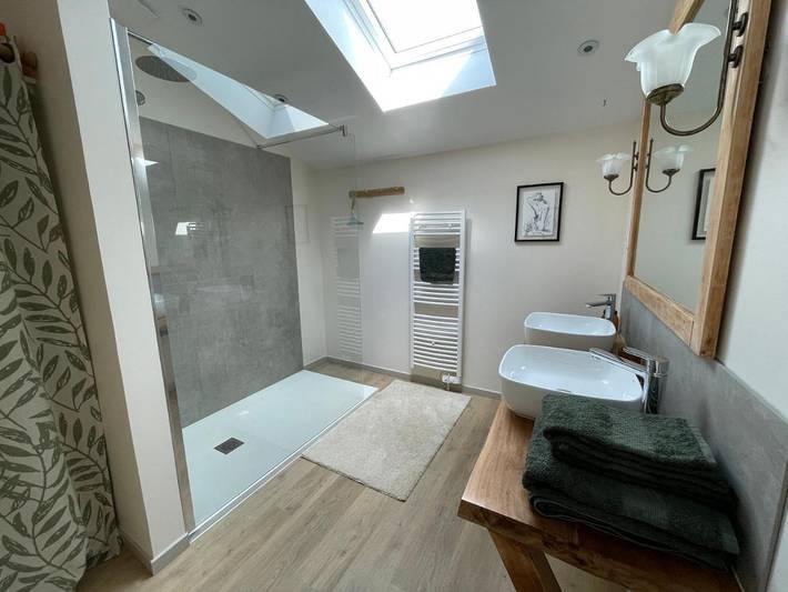 Location de vacances pour 3 personnes, avec jardin et terrasse ainsi que vue et piscine à Sainte-Soulle - 4