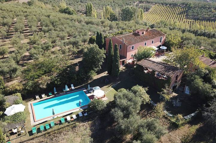 Ferienwohnung für 4 Personen, mit Pool und Terrasse sowie Garten