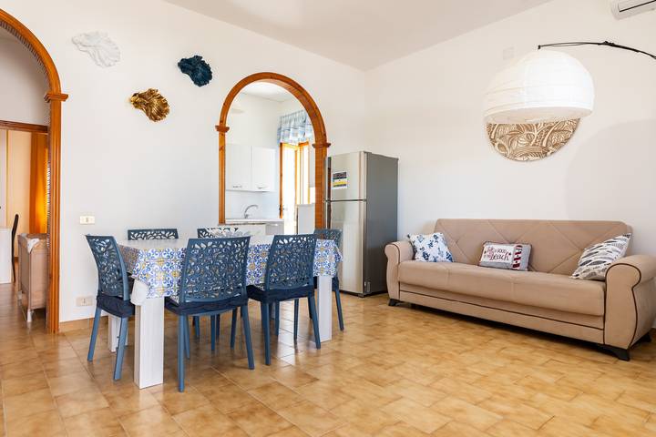 Villa 'Bianca' with Private Terrace and Balcony in Pulsano, Gulf of Taranto