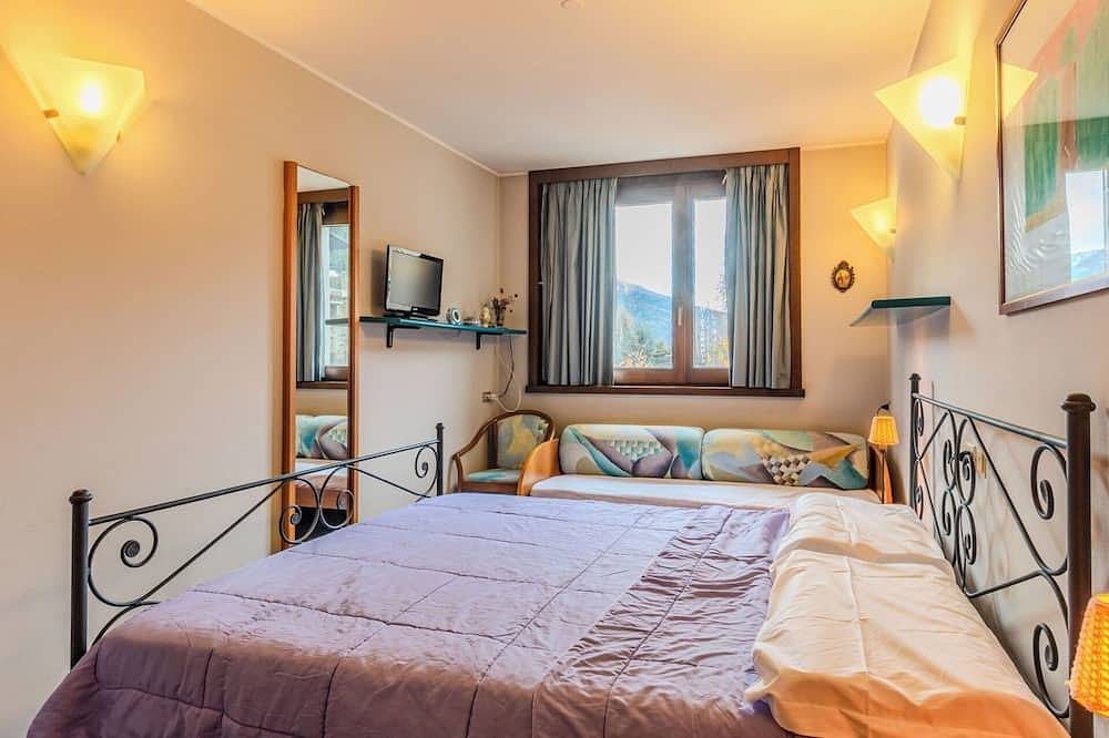 Entire apartment, Nice apartment for 5 people with Wifi, Tv, patio and panoramic view in Ponte di Legno (Town), Ponte di Legno