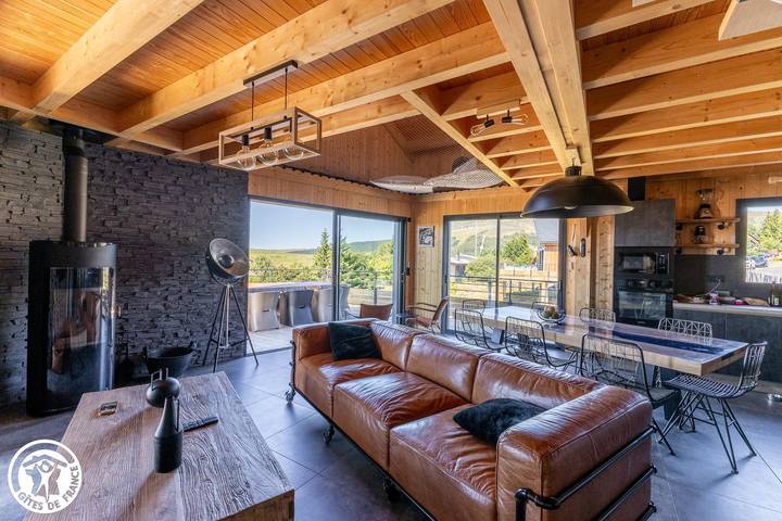 Gîte pour 6 personnes, avec Jacuzzi ainsi que Terrasse et Jardin en Auvergne