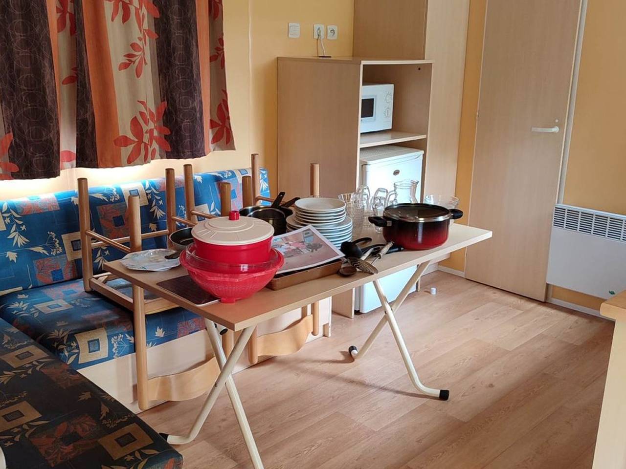 Mobil-home con terraza - 4 pers. in La Tour-d'Auvergne, Parque Natural Regional Volcans d'Auvergne