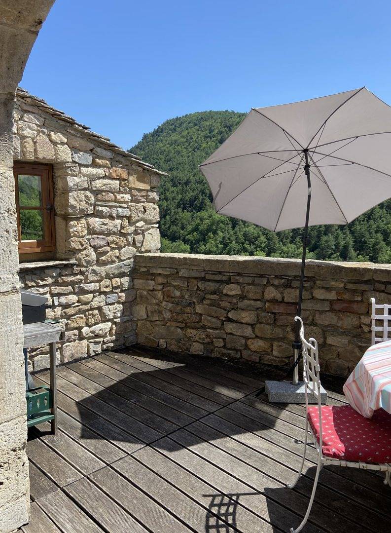 Gite Lou Clapas, maison en pierre restaurée à Cantobre in Nant, Parc naturel régional des Grands Causses