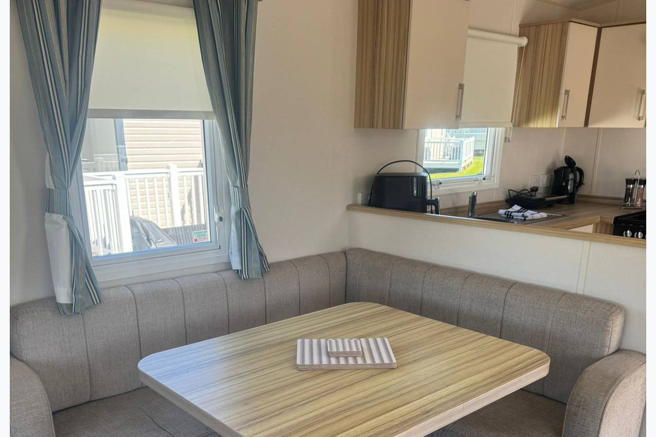 Caravan - Sleeps 6 - Parking in Lossiemouth, Moray