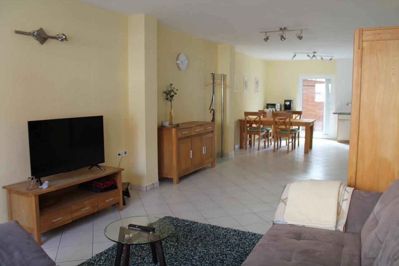 Ganze Wohnung, Ferienwohnung Naunheim, ebenerdig, Smart Tv in Wetzlar, Lahn-Dill-Kreis