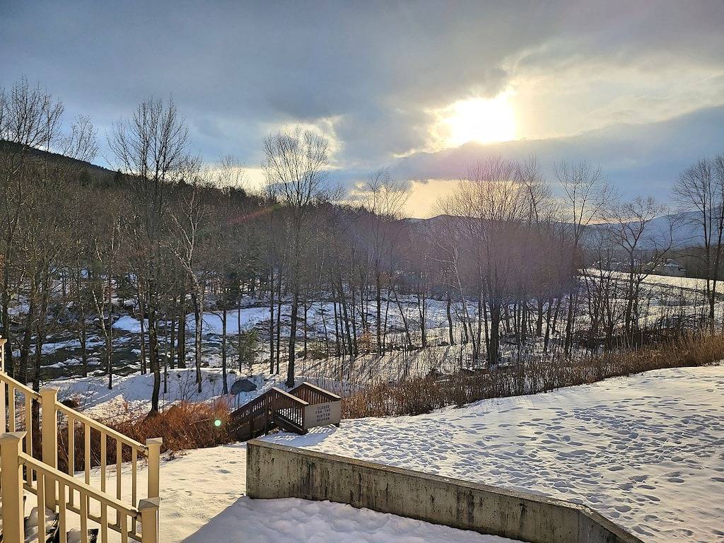 Ganze Wohnung, Studio, kitchen, Ac, deck, river & mountain views - La202 By Loon Res in Lincoln (NH), Franconia Notch