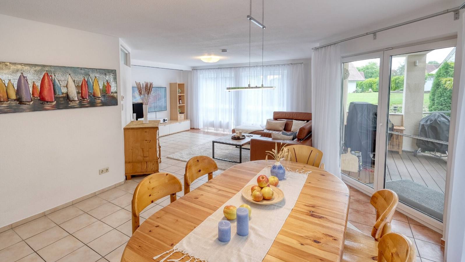 Ganze Wohnung, Ferienwohnung 'Iris und Uwe' mit Bergblick, privater Terrasse und Wlan in Markdorf, Region Bodensee-Oberschwaben