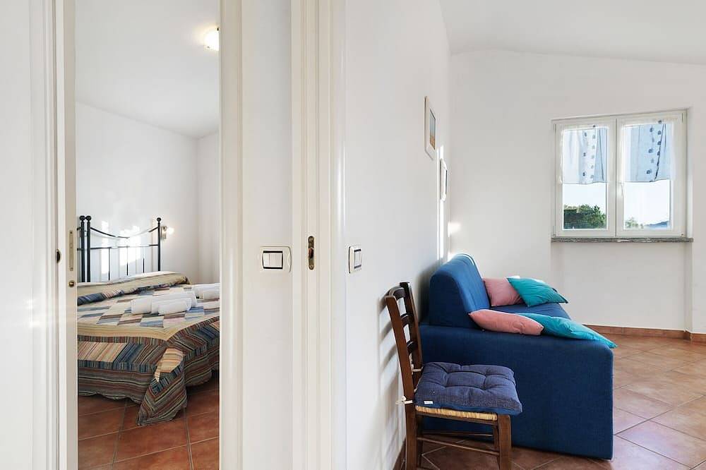 Entire apartment, ‘Acacia’ Apartment with Sea View, Wi-Fi and Air Conditioning in Ceriale, Riviera di Ponente