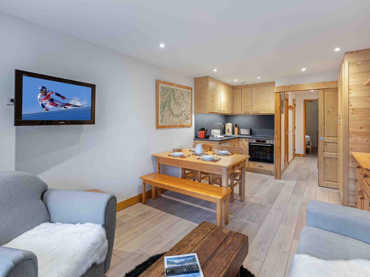 Entire apartment, Prime Location Apartment in Méribel: Sleeps 4, Ski In/Out, Near Esf & Shops in Méribel, Les Allues
