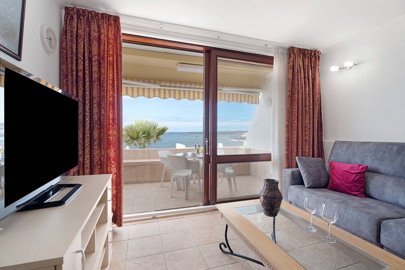 Vacation Home 'Maravilla Over The Ocean' with Sea View, Shared Pool and Wi-Fi in Costa del Silencio, Arona