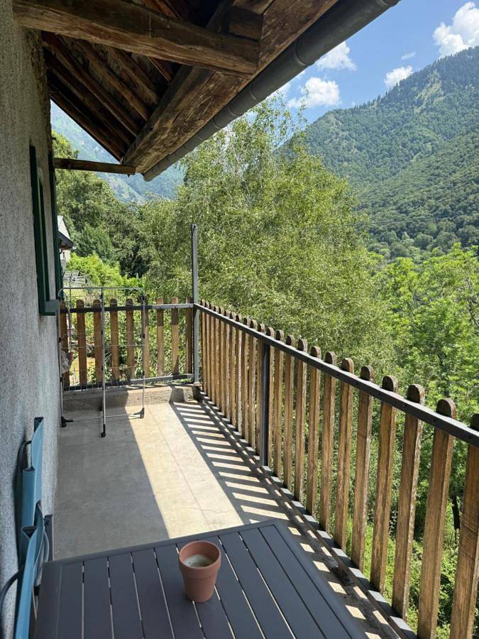 Three-Bedroom House in Melles, Pyrénées