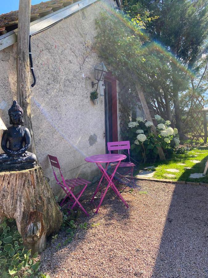La Maison du Bonheur 7km Le Pal in Thiel-sur-Acolin, Allier