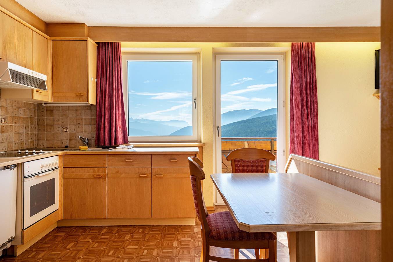 Ganzes Studio, Einzimmerapartment 'Apt Waldblick' mit Bergblick, privater Terrasse und Wlan in Meransen, Mühlbach