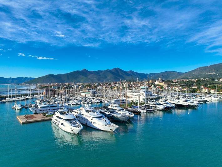 Appartamento per 3 persone, con terrazza e panorama, con animali domestici in Loano